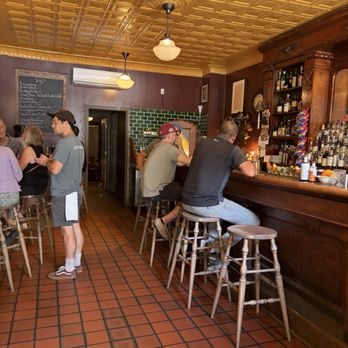 The Wren - Inside - Pubs Near Me - Baltimore, Maryland The Wren - Inside - Pubs Near Me - Baltimore, Maryland