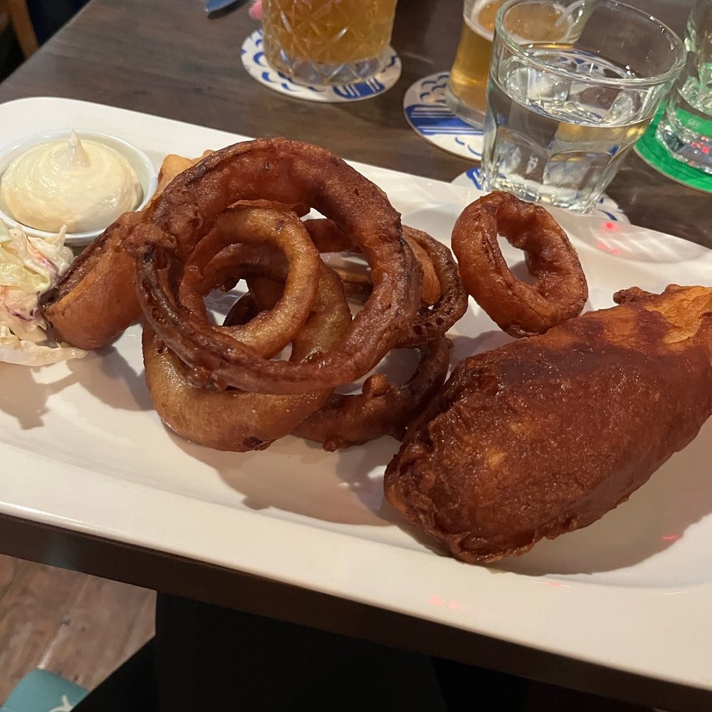 Fish and onion rings... burnt. Fish and onion rings... burnt.