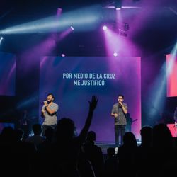 Vino Nuevo - Nuestro tiempo de alabanza es una celebración de la grandeza de Dios.