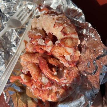 Red's Eats - Lobster Roll - Seafood Near Me - Wiscasset, Maine