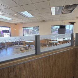 Empty restaurant, yet slow customer service
