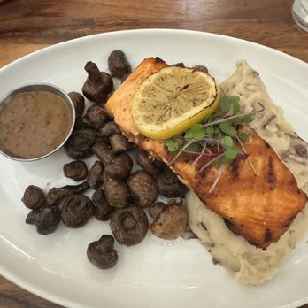 Center Square Grill - Grilled salmon with mashed potatoes and mushrooms and peppercorn cream sauce - New American Near Me - East Longmeadow, Massachusetts