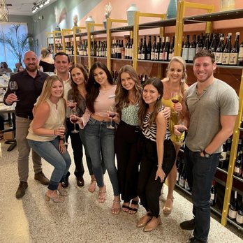 Small Wine Shop - Wine Tasting Classes Near Me Small Wine Shop - Wine Tasting Classes Near Me
