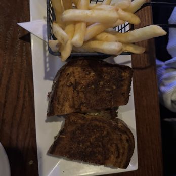 Cunningham's Pub & Grill - Grilled Cheese - New American Near Me - Omaha, Nebraska