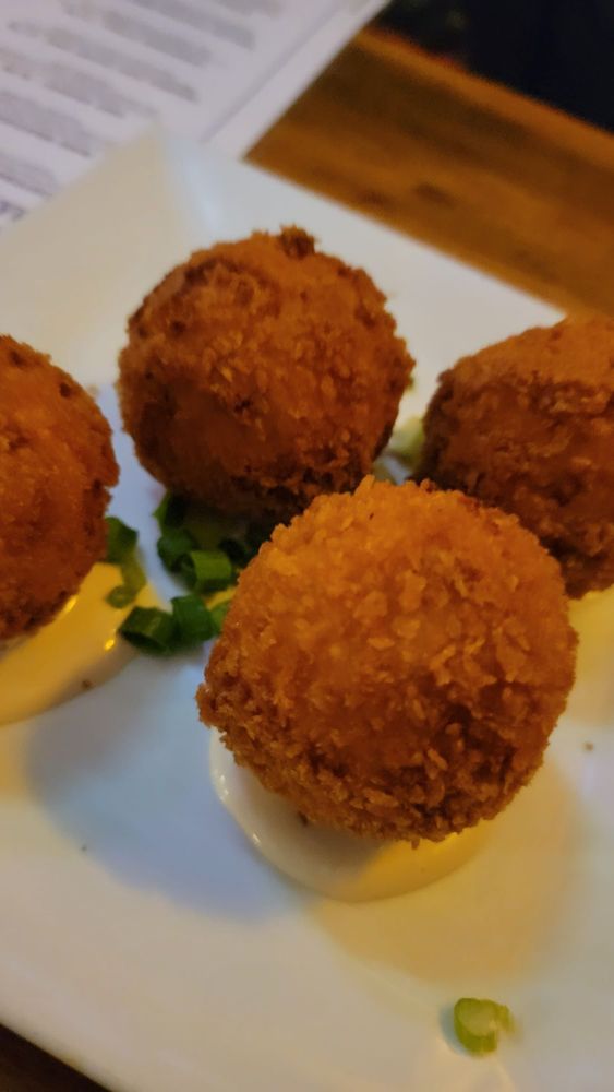 Social spots from The Harp And Crown Pub And Kitchen