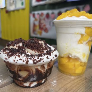 Creamland by SJ Kitchen - Small Chocolate Banana Fruit Cream with Ice Cream Medium Mango Fruit Cream - Desserts Near Me - Toronto, Ontario