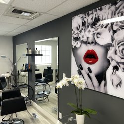 Peron Beauty Studio - Up stairs artist space
Brow Waxing/Threading, Make Up, Facial + Massage Rooms & more