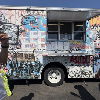 World Famous Hotboys - Food Truck vs a storefront - Chicken Shop Near Me - Hayward, California World Famous Hotboys - Food Truck vs a storefront - Chicken Shop Near Me - Hayward, California