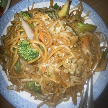 Young's Gourmet - Vegetables Chow Mein - Chinese Near Me - Duarte, California Young's Gourmet - Vegetables Chow Mein - Chinese Near Me - Duarte, California