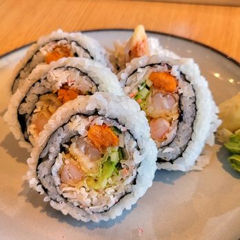 Sushi Box - Dynamite Roll (6pcs) $7.00 ~ 炸蝦卷用了兩條現炸的天婦羅炸蝦,非常香脆可口,還加入大量蟹柳和蕃薯,非常飽滿好吃 - Japanese Near Me - Burnaby, British Columbia Sushi Box - Dynamite Roll (6pcs) $7.00 ~ 炸蝦卷用了兩條現炸的天婦羅炸蝦,非常香脆可口,還加入大量蟹柳和蕃薯,非常飽滿好吃 - Japanese Near Me - Burnaby, British Columbia
