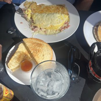Hozy's Grill - Omlette - New American Near Me - Santa Paula, California