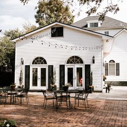 Lillian Gardens - Courtyard