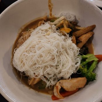 Redwoods Grill & Bar - Thai peanut noodles - Bars Near Me - Chester, New Jersey