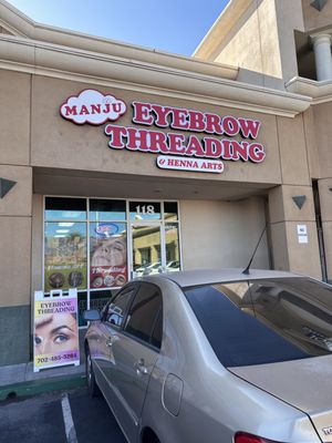 Manju Eyebrow Threading and Henna Art