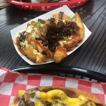 buldogies - Sundance Dog, Sriracha Fries, Hot Dog with Bacon Macaroni & Cheese. - Hot Dogs Near Me - Conroe, Texas buldogies - Sundance Dog, Sriracha Fries, Hot Dog with Bacon Macaroni & Cheese. - Hot Dogs Near Me - Conroe, Texas