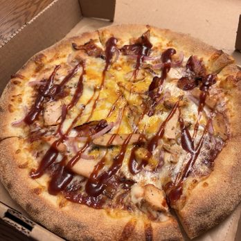 Flippers Pizza - BBQ Chicken Pizza (smallest size pie) - Pizza Near Me - Orlando, Florida Flippers Pizza - BBQ Chicken Pizza (smallest size pie) - Pizza Near Me - Orlando, Florida