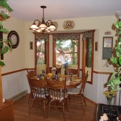 Golden Dreams Bed & Breakfast - The dining area