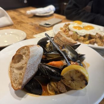Mama's on the Half Shell - Beer Mussels - Bars Near Me - Baltimore, Maryland