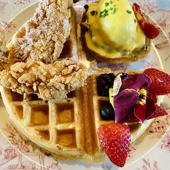 Little Hen - Chicken and waffles with Benedict - Breakfast & Brunch Near Me - Weston, Florida Little Hen - Chicken and waffles with Benedict - Breakfast & Brunch Near Me - Weston, Florida