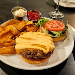 Wine Knot - The burger......yum..yum....getcha one.