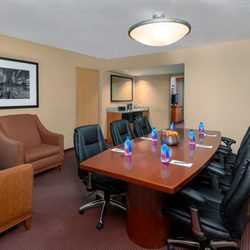 Embassy Suites by Hilton Kansas City International Airport - Guest room amenity