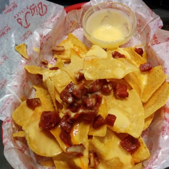 Big J's Burger - Nachos con Chorizo y queso.... Ññññññam!!!! - Burgers Near Me - Barcelona, B
