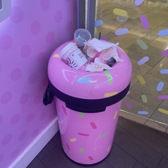 Hello Kitty Cafe - This is the dirtiest place I've been in Las Vegas. Smell like pee and was very dirty. - Themed Cafes Near Me - Las Vegas, Nevada