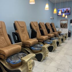 Solar Nails - Clean comfortable pedicure chairs