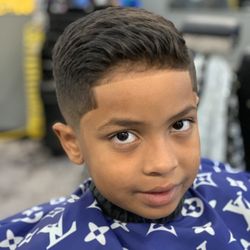 Modman Barbershop - Skin fade with comb over