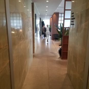 Cathay Pacific Airways First Class Lounge - Nice entrance - Airport Lounges Near Me - London, XGL