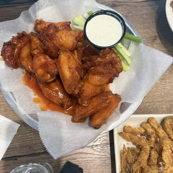 Point 22 Tavern - Honey hot wings - Breakfast & Brunch Near Me - Mesa, Arizona