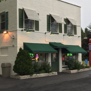 Skoops - a white building with green awnings - Ice Cream & Frozen Yogurt Near Me - Racine, Wisconsin