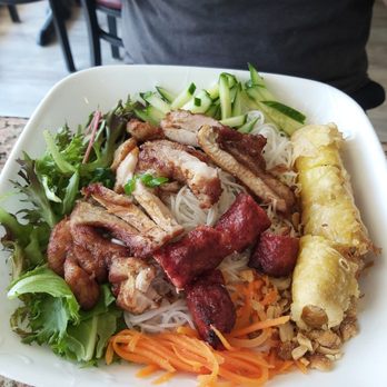 Pho Xyclo - Vermicelli dish - Crispy chicken, Xyclo sausage and & spring roll - Vietnamese Near Me - Niagara Falls, Ontario Pho Xyclo - Vermicelli dish - Crispy chicken, Xyclo sausage and & spring roll - Vietnamese Near Me - Niagara Falls, Ontario