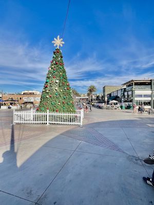 Hermosa Beach Pier by null