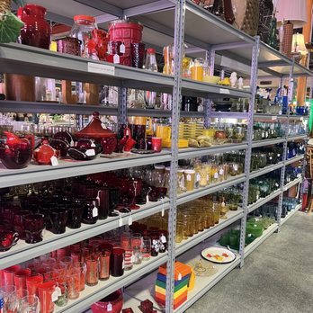 Vintage Oasis - Antiques Near Me - Omaha, Nebraska
