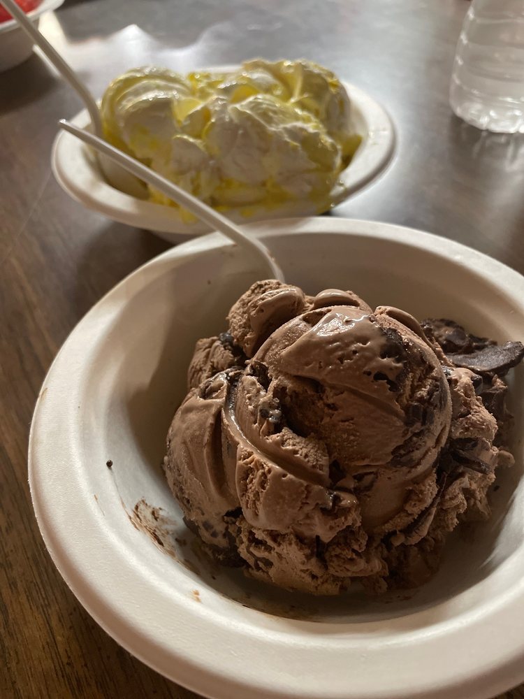 ON ANY SUNDAE Updated August 2024 52 Photos & 66 Reviews 3987 Commercial St SE, Salem