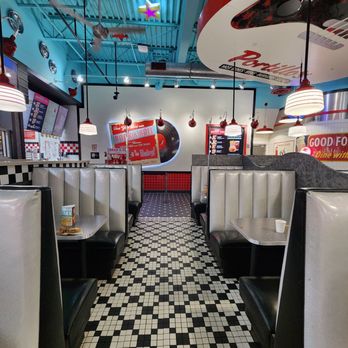 Portillo's - Spacious Seating Arrangement - Hot Dogs Near Me - Orlando, Florida