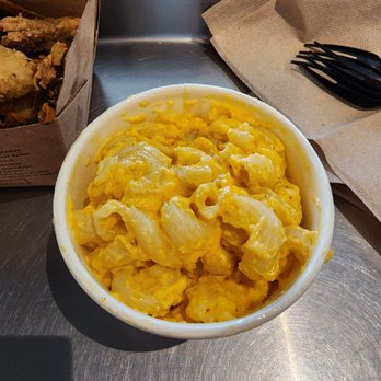 Baba's Hot Chicken - free mac and cheese with yelp check in! decent mac - Chicken Shop Near Me - Riverside, California