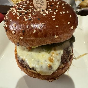 Gordon Ramsay Burger Las Vegas - My Hells Kitchen Burger - Burgers Near Me - Las Vegas, Nevada Gordon Ramsay Burger Las Vegas - My Hells Kitchen Burger - Burgers Near Me - Las Vegas, Nevada
