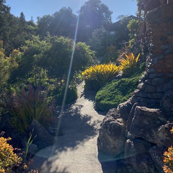 Kula Lodge & Restaurant - Stunning garden to walk off your large portioned meal - Breakfast & Brunch Near Me - Kula, Hawaii Kula Lodge & Restaurant - Stunning garden to walk off your large portioned meal - Breakfast & Brunch Near Me - Kula, Hawaii