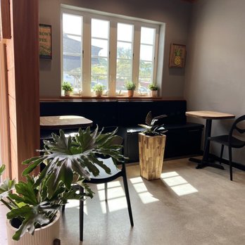 Aloha Cafe Pineapple - Cute seating area inside cafe - Cafes Near Me - Honolulu, Hawaii