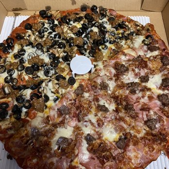 Ugo's Pizza - Half primo combo half BBT - Pizza Near Me - Stayton, Oregon