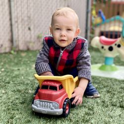 Pasadena Preschool Academy - Toddlers enjoying play time outside