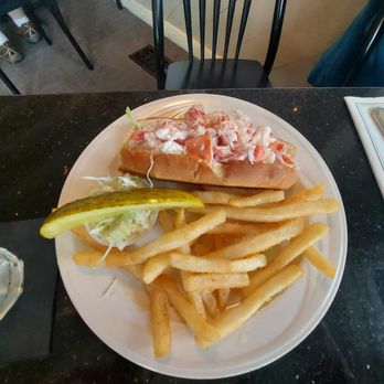 Lobster Cove - Big Huge Lobster Roll - Seafood Near Me - York Harbor, Maine Lobster Cove - Big Huge Lobster Roll - Seafood Near Me - York Harbor, Maine