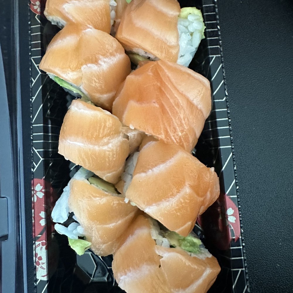 Yanagi Kitchen Long Beach - Salmon Lover Roll - Sushi Bars Near Me - Long Beach, California Yanagi Kitchen Long Beach - Salmon Lover Roll - Sushi Bars Near Me - Long Beach, California