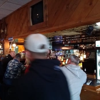 The Salty Crab - a crowd of people at a bar - Dive Bars Near Me - Ventura, California The Salty Crab - a crowd of people at a bar - Dive Bars Near Me - Ventura, California