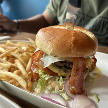 Dave & Buster's Ala Moana - Brecky Burger - Arcades Near Me - Honolulu, Hawaii