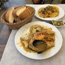 Paloma Blanca - Front: fish with rice Back: chicken with potatoes