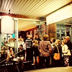Gelato Messina Darlinghurst - The queue to get into Club Mes... I mean, Gelato Messina :)