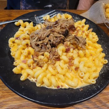 Big Lake Brewing - Beer Mac & cheese with pulled pork - Bars Near Me - Holland, Michigan